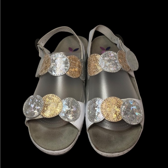 Silver and Gold Open-Toe Sandals with Adjustable Straps size 8 - Picture 9 of 9